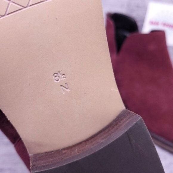 Vaneli Homer Burnished Toe Suede Ankle Boot Burgundy Red Women's 8.5 Narrow NEW - Picture 8 of 8